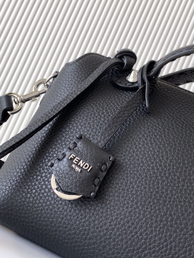 フェンディバッグ角部分ディテール